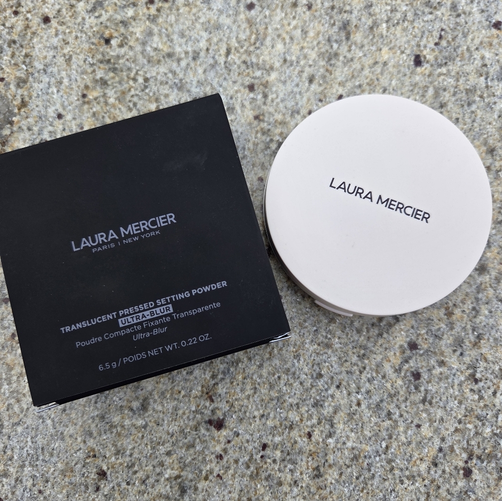 NIB Laura Mercier Ultra-Blur Pressed Setting Powder, Translucent Honey.